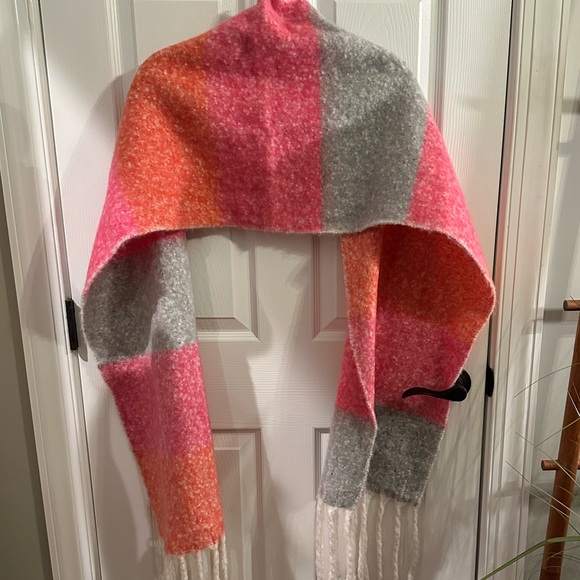 Steve Madden Colorblock Oblong Long Scarves, with Fringe Detail. Versatile! - Picture 11 of 16